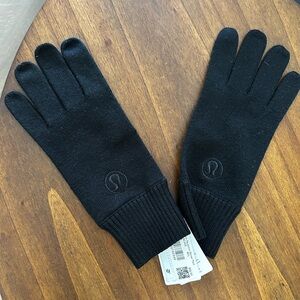lululemon Warm revelation gloves tech